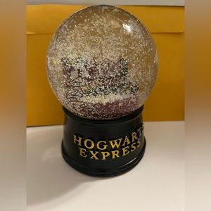 Harry Potter Hogwarts Express Snowglobe